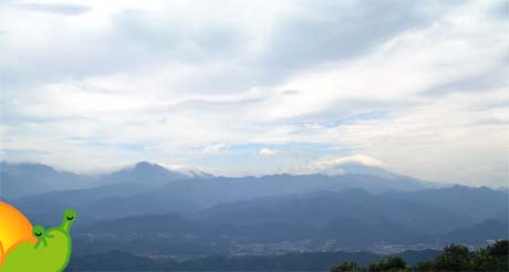 陣馬山山頂からの７月の景色